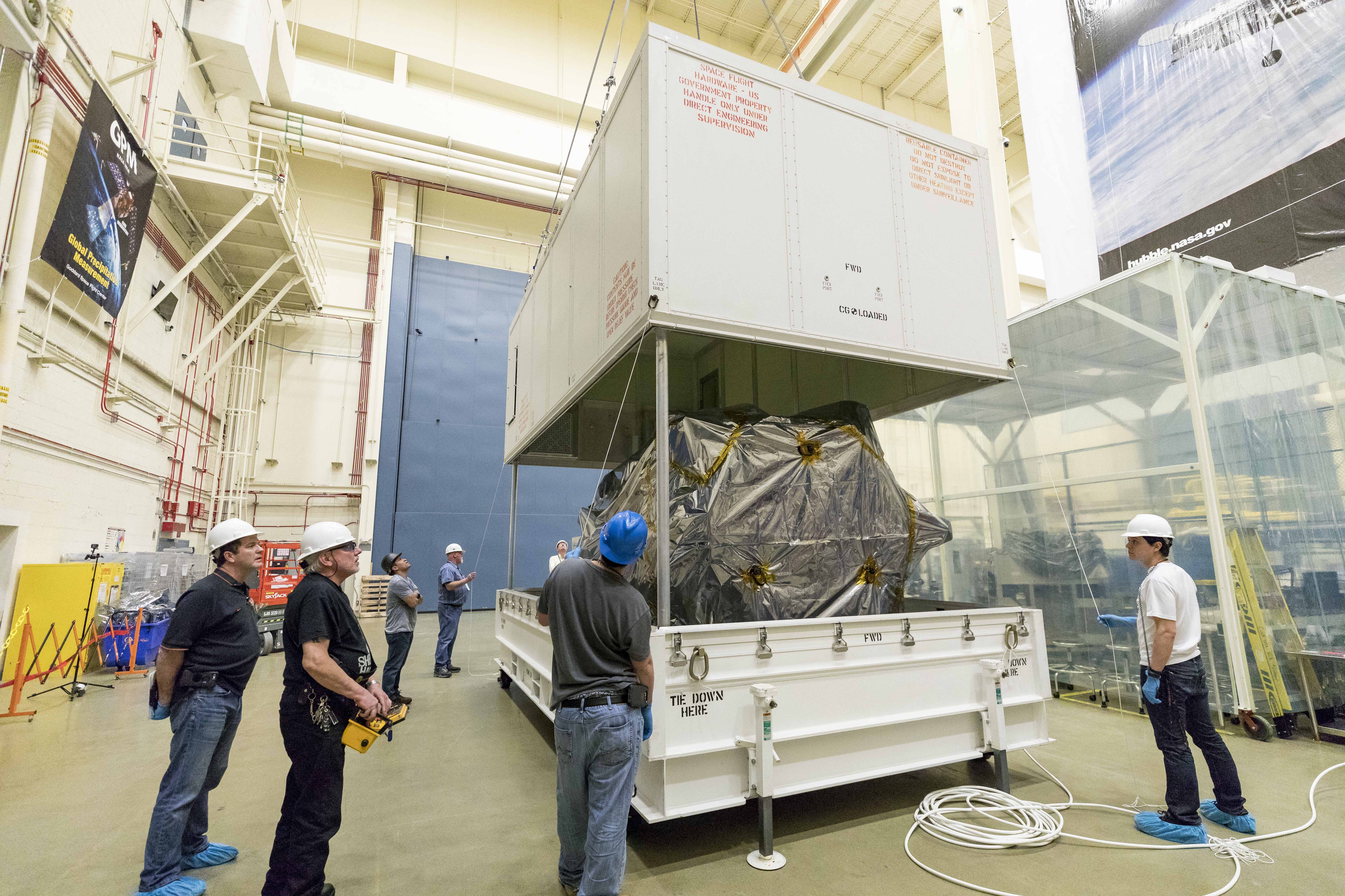 Parker Solar Probe – wrapped in protective plastic – is shown on March 29, 2018, as the lid is lowered onto its shipping container at NASA’s Goddard Space Flight Center in Greenbelt, Maryland. The spacecraft is shipped on its side to allow for more easy transport and to avoid height-related obstacles such as bridges. From Goddard, the probe was taken by truck to Joint Base Andrews in Maryland and flown to Florida aboard a United States Air Force C-17. 