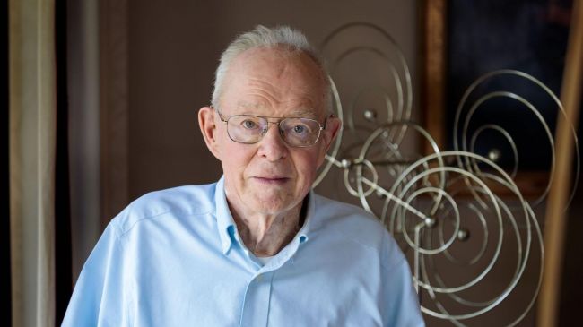 Eugene Parker, University of Chicago Prof. Emeritus of Astronomy and Astrophysics, is remembered for seminal contributions to the understanding of our sun and solar system.