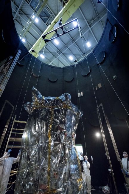 Members of the Parker Solar Probe team prepare the spacecraft to be lifted from the Space Environment Simulator at NASA’s Goddard Space Flight Center in Greenbelt, Maryland, on March 24, 2018. The spacecraft has spent eight weeks undergoing successful testing in the Space Environment Simulator to ensure that the mission will operate as planned during its seven-year long exploration of the Sun. 